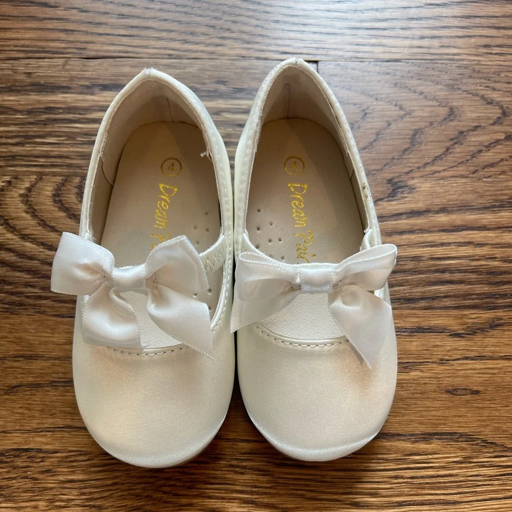 NWOT Dream Pairs Girls Satin Toddler Dressy Ballet Flats Size 4